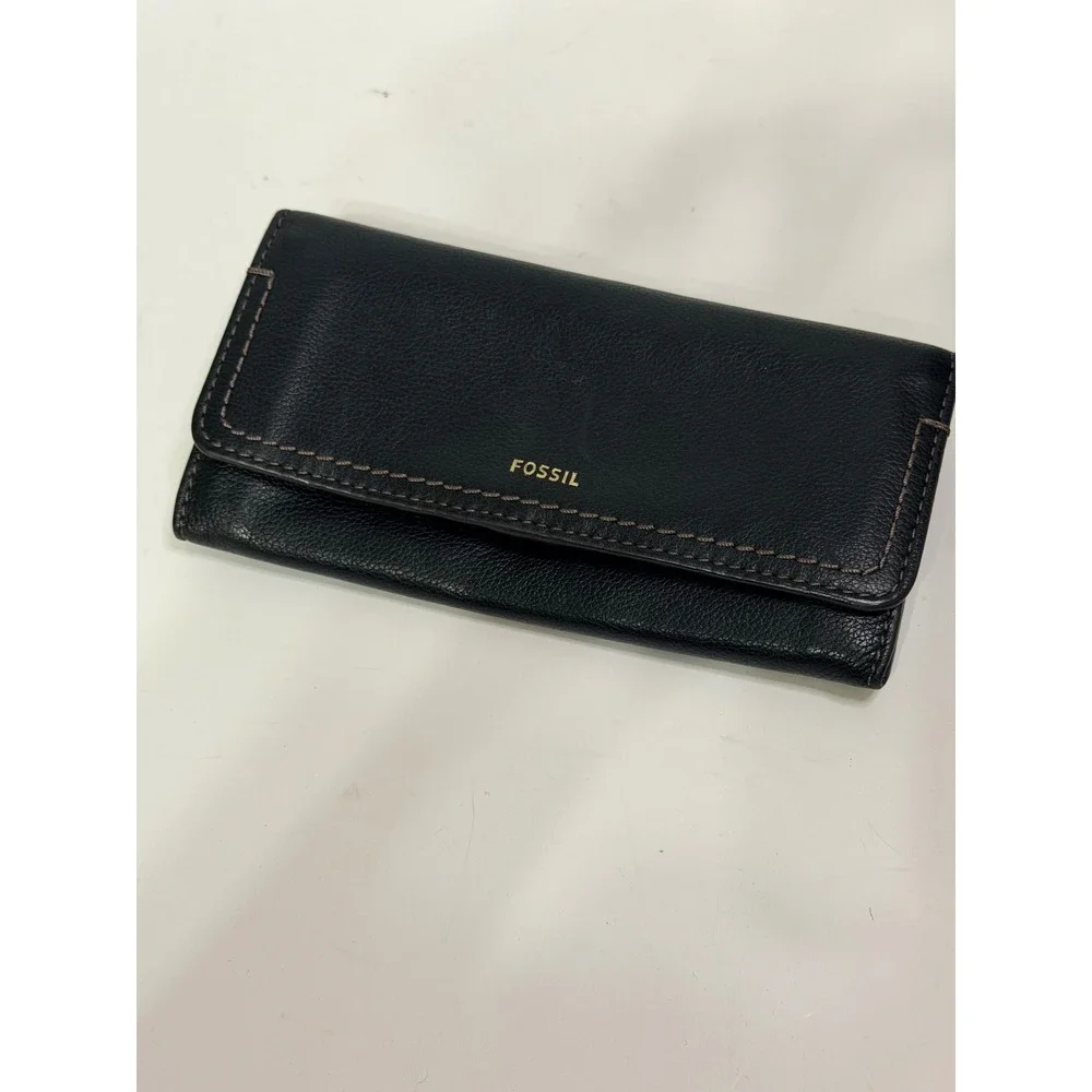 Fossil Logan Black Leather Flap Clutch Wallet Womens Contrast Stitch Gold Logo